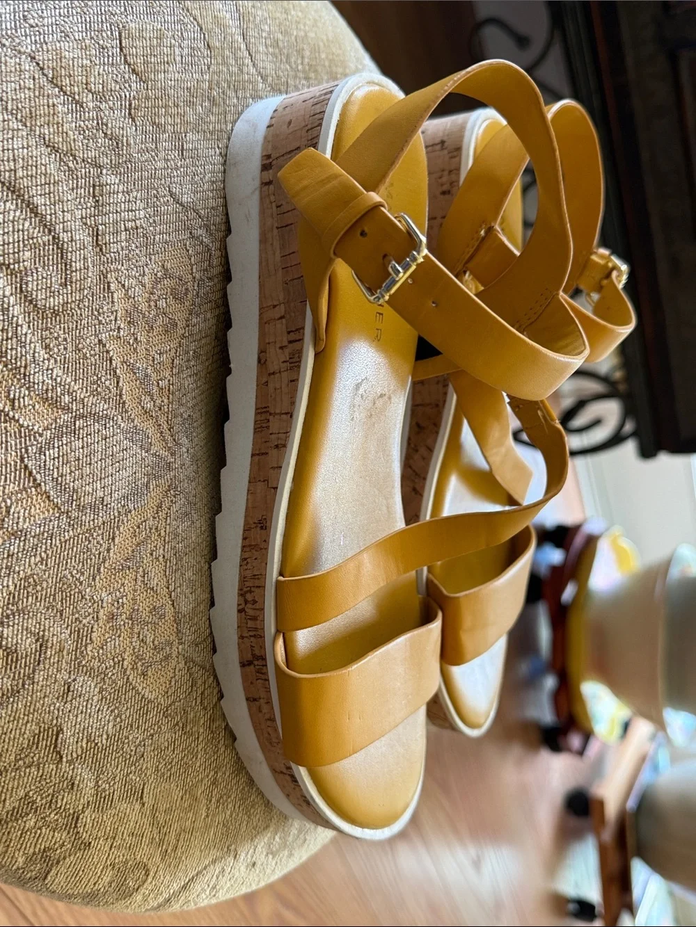 Marc Fisher Mustard Yellow Leather Platform Sandals‎ 7.5